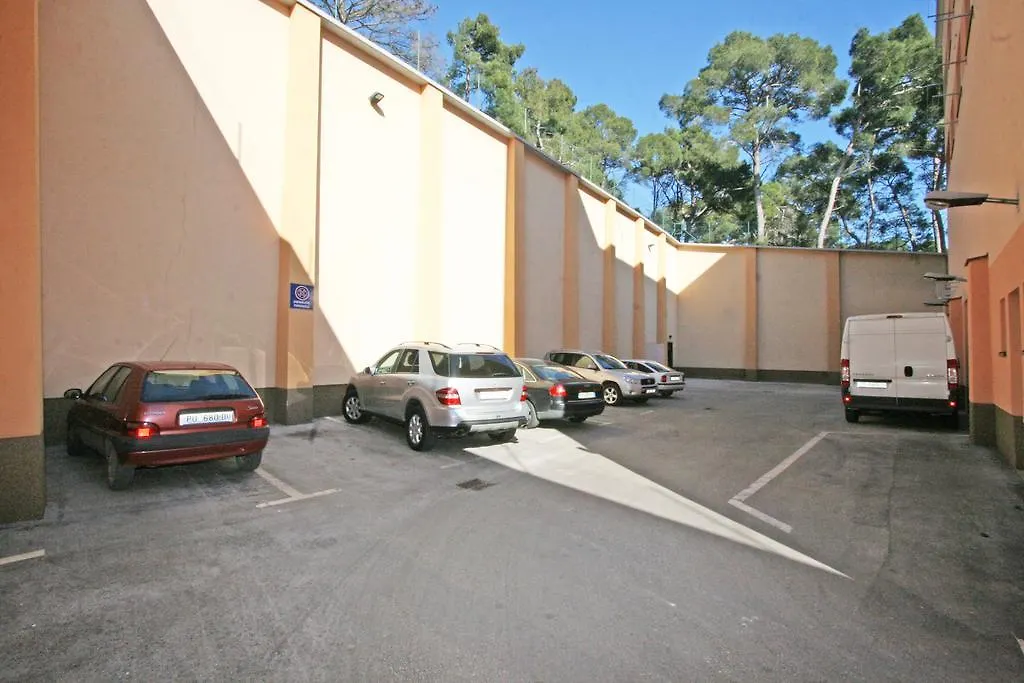 Apartments Vasic Pula 0*,  Croatia