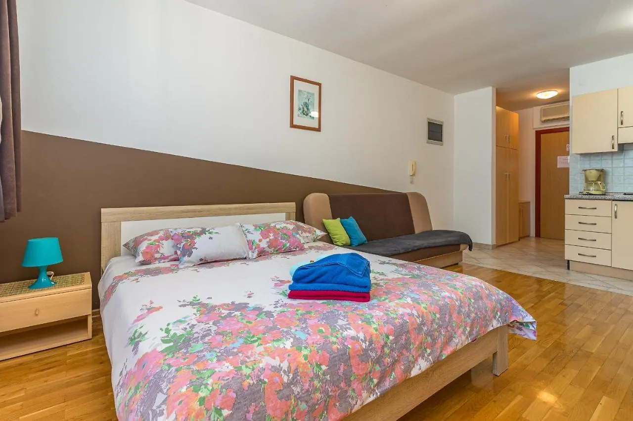 Apartments Vasic Pula 0*,